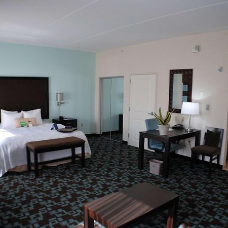 Hampton Inn & Suites Nashville At Opryland Стая снимка