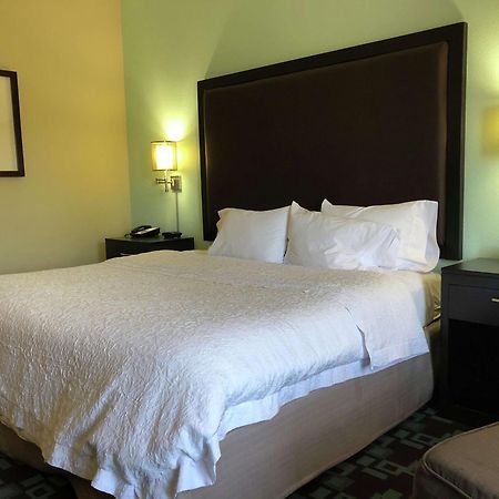 Hampton Inn & Suites Nashville At Opryland Екстериор снимка