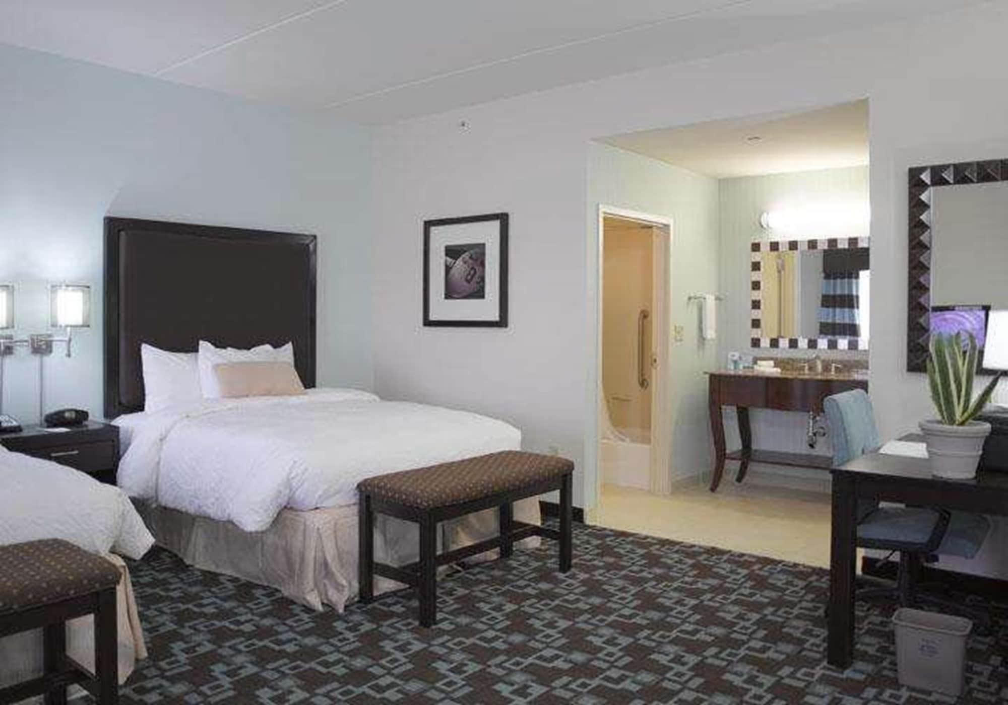 Hampton Inn & Suites Nashville At Opryland Екстериор снимка