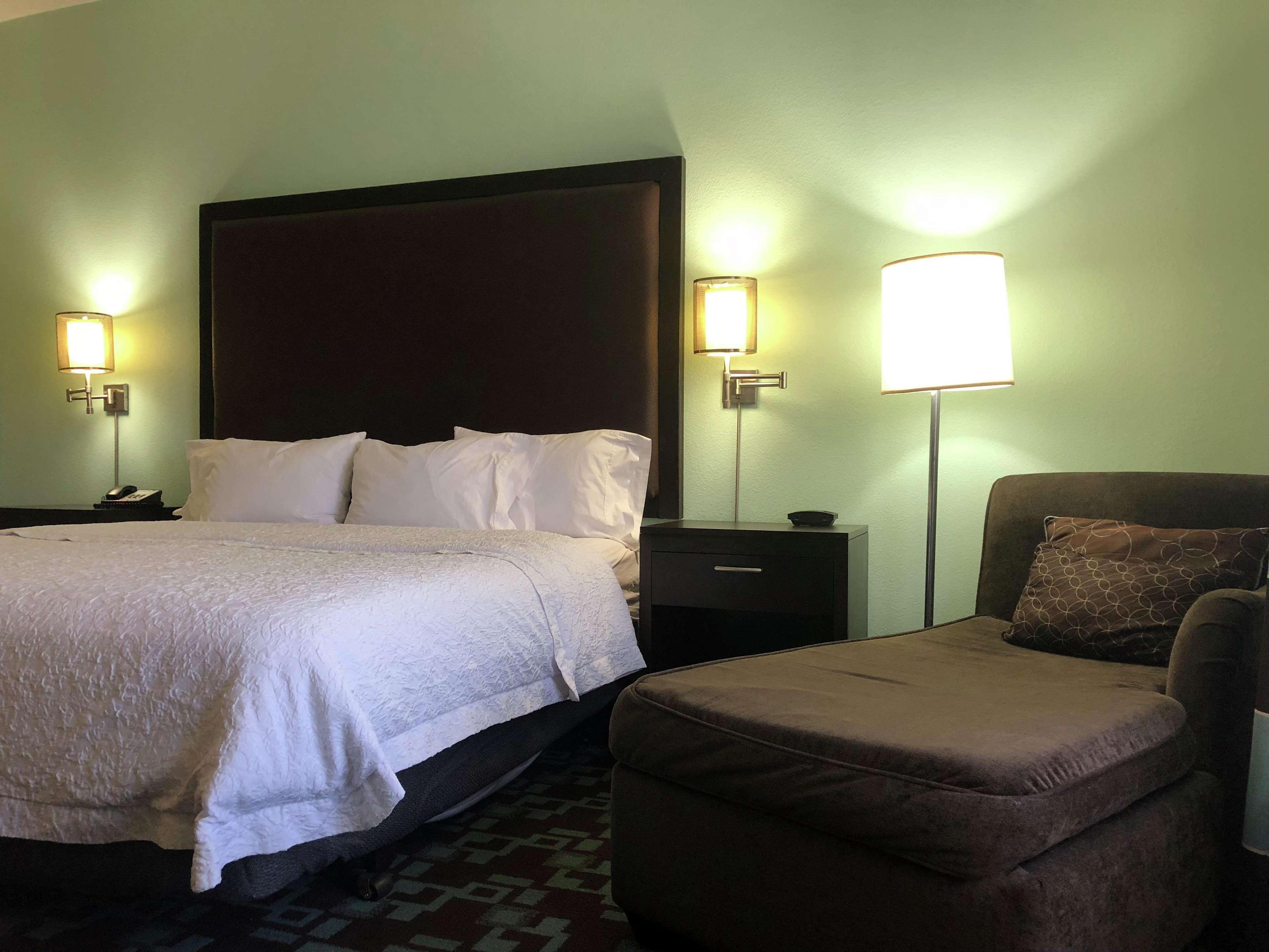 Hampton Inn & Suites Nashville At Opryland Екстериор снимка