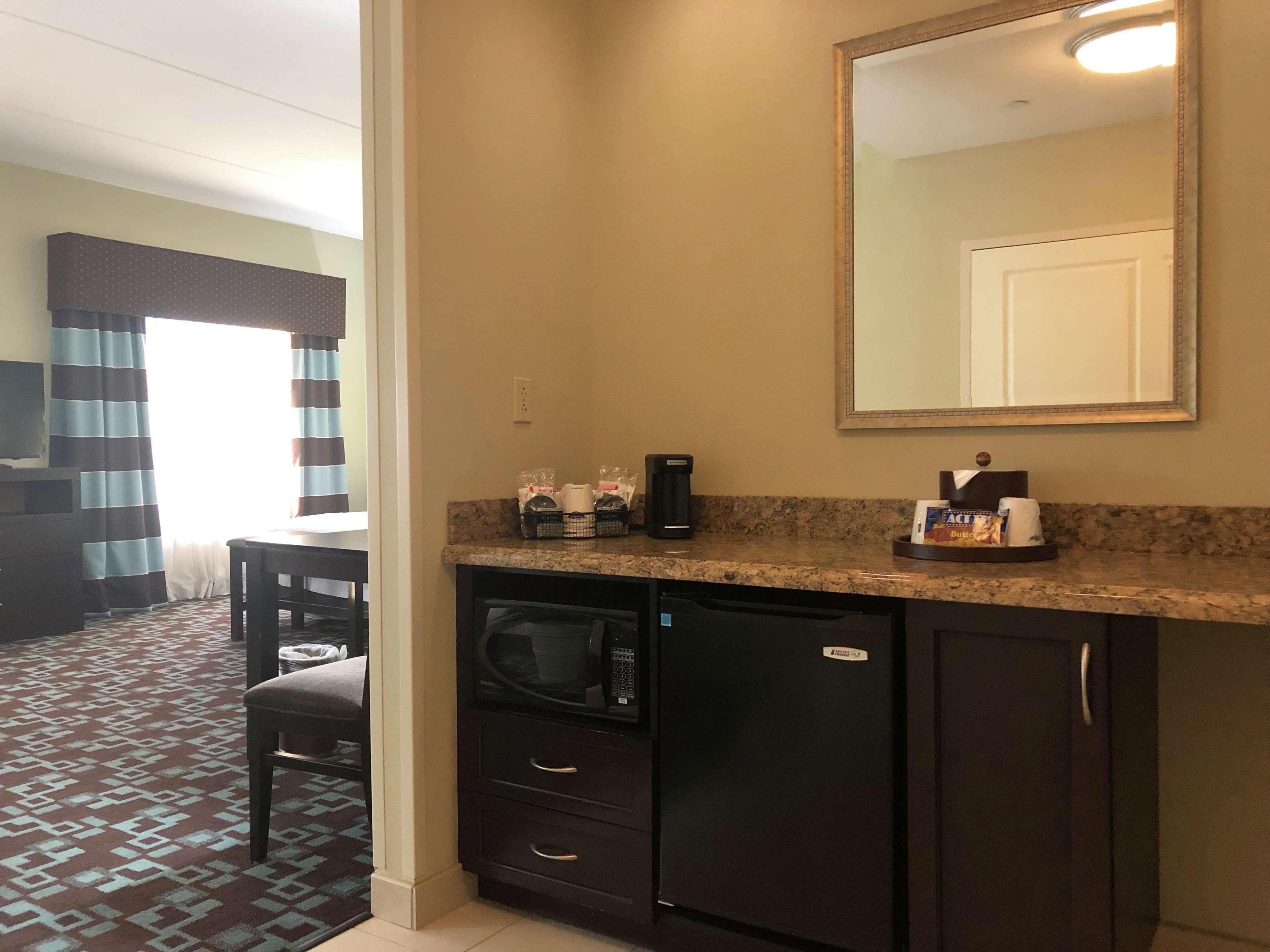 Hampton Inn & Suites Nashville At Opryland Екстериор снимка