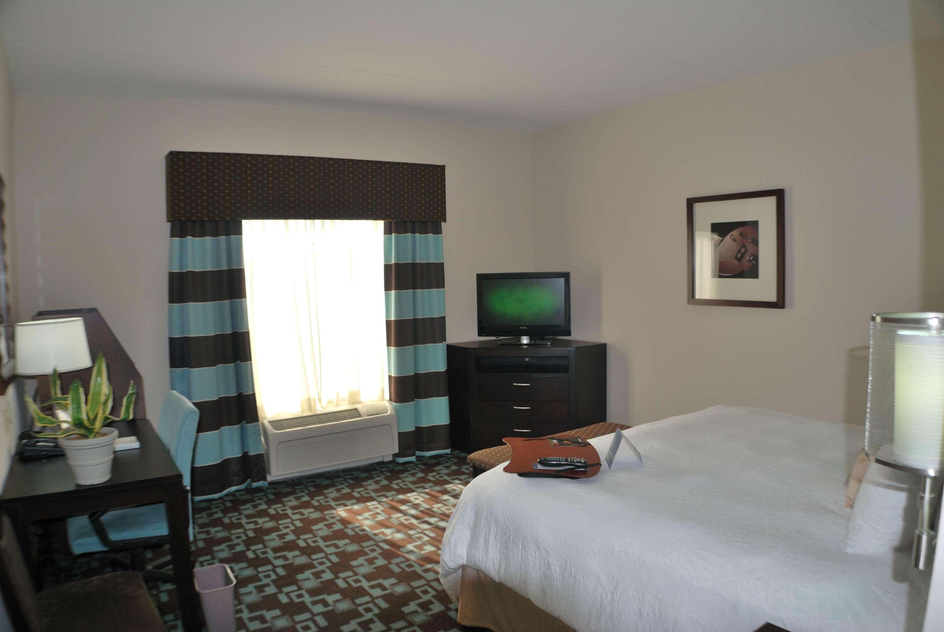 Hampton Inn & Suites Nashville At Opryland Стая снимка