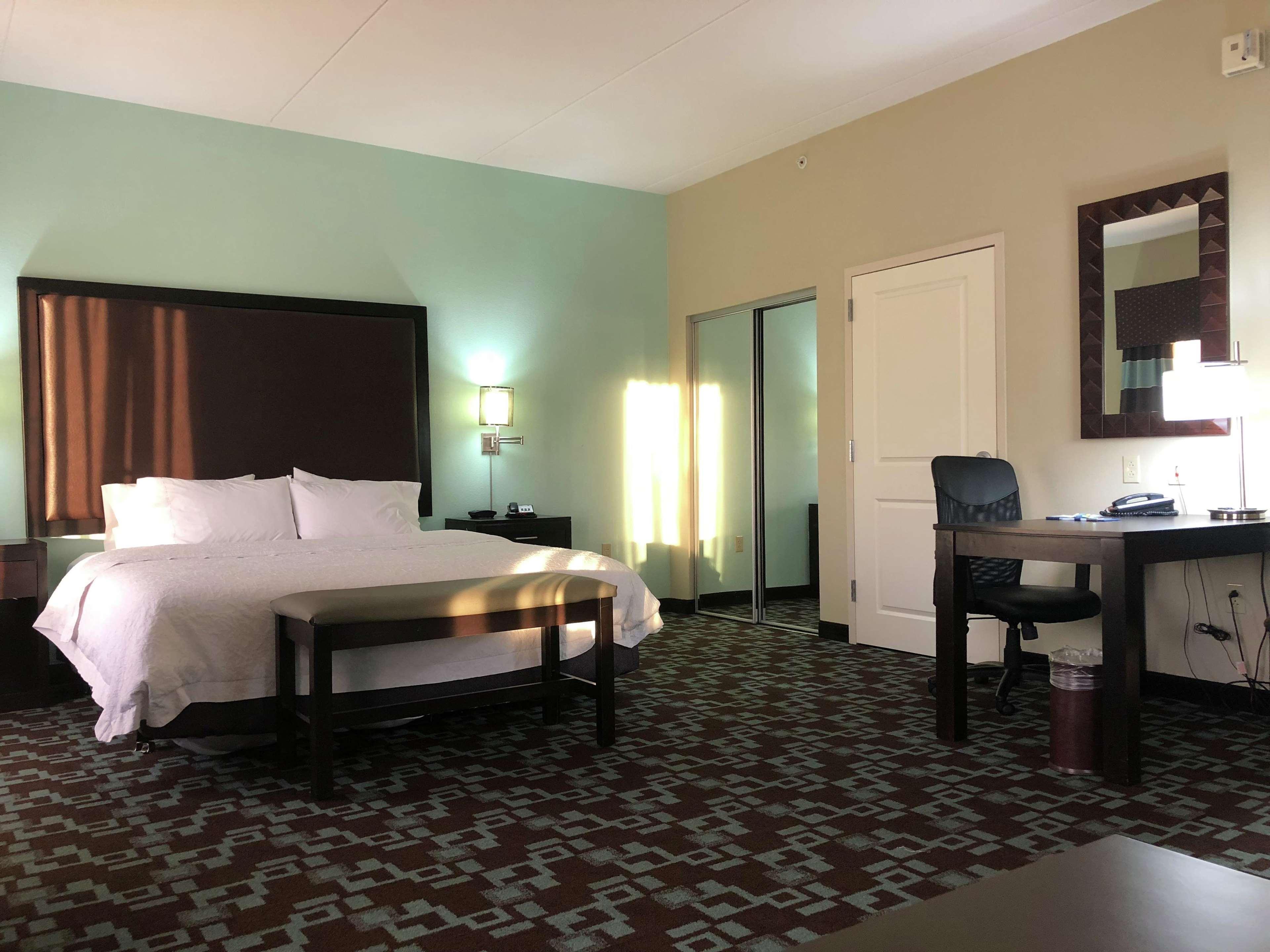 Hampton Inn & Suites Nashville At Opryland Екстериор снимка