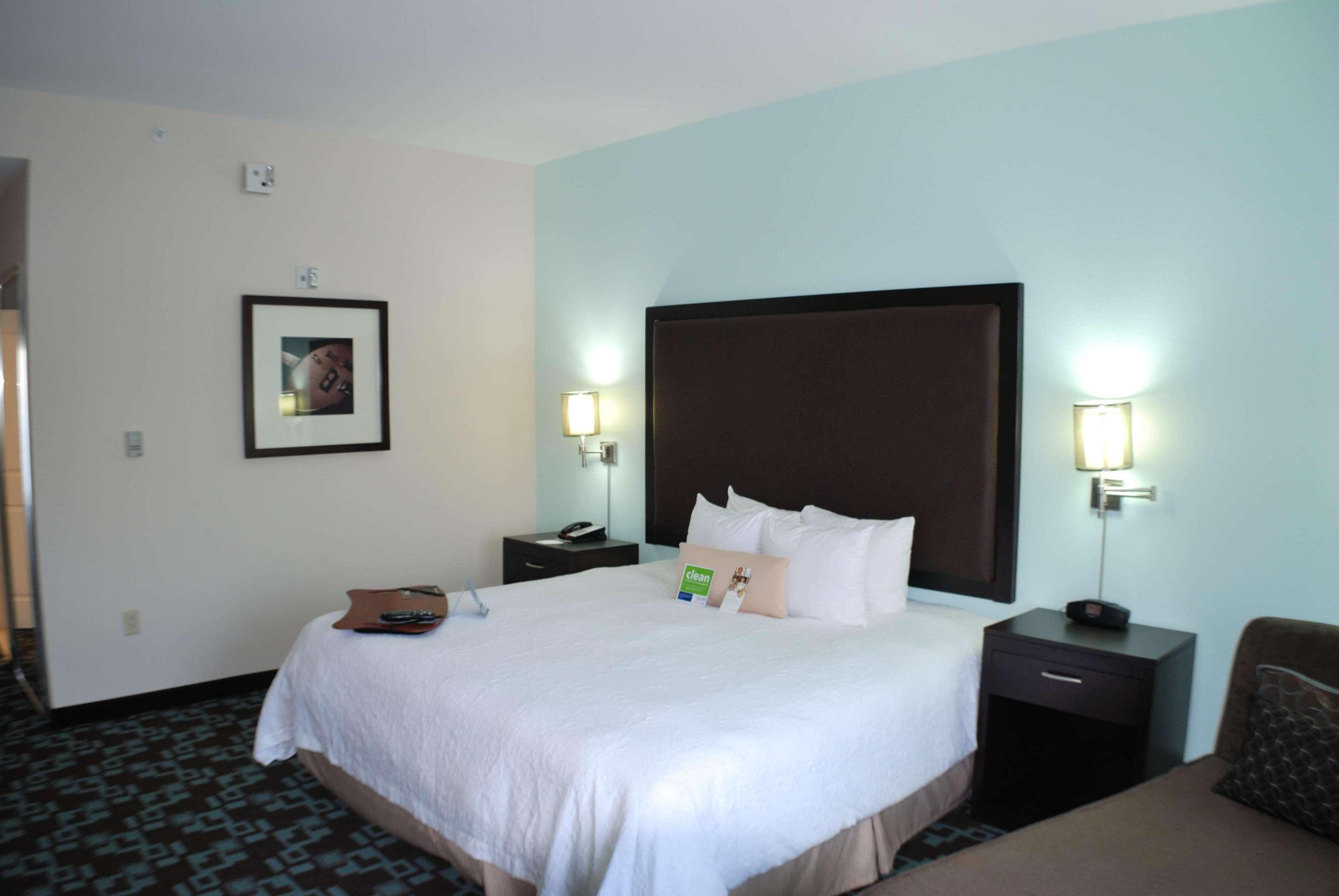 Hampton Inn & Suites Nashville At Opryland Стая снимка
