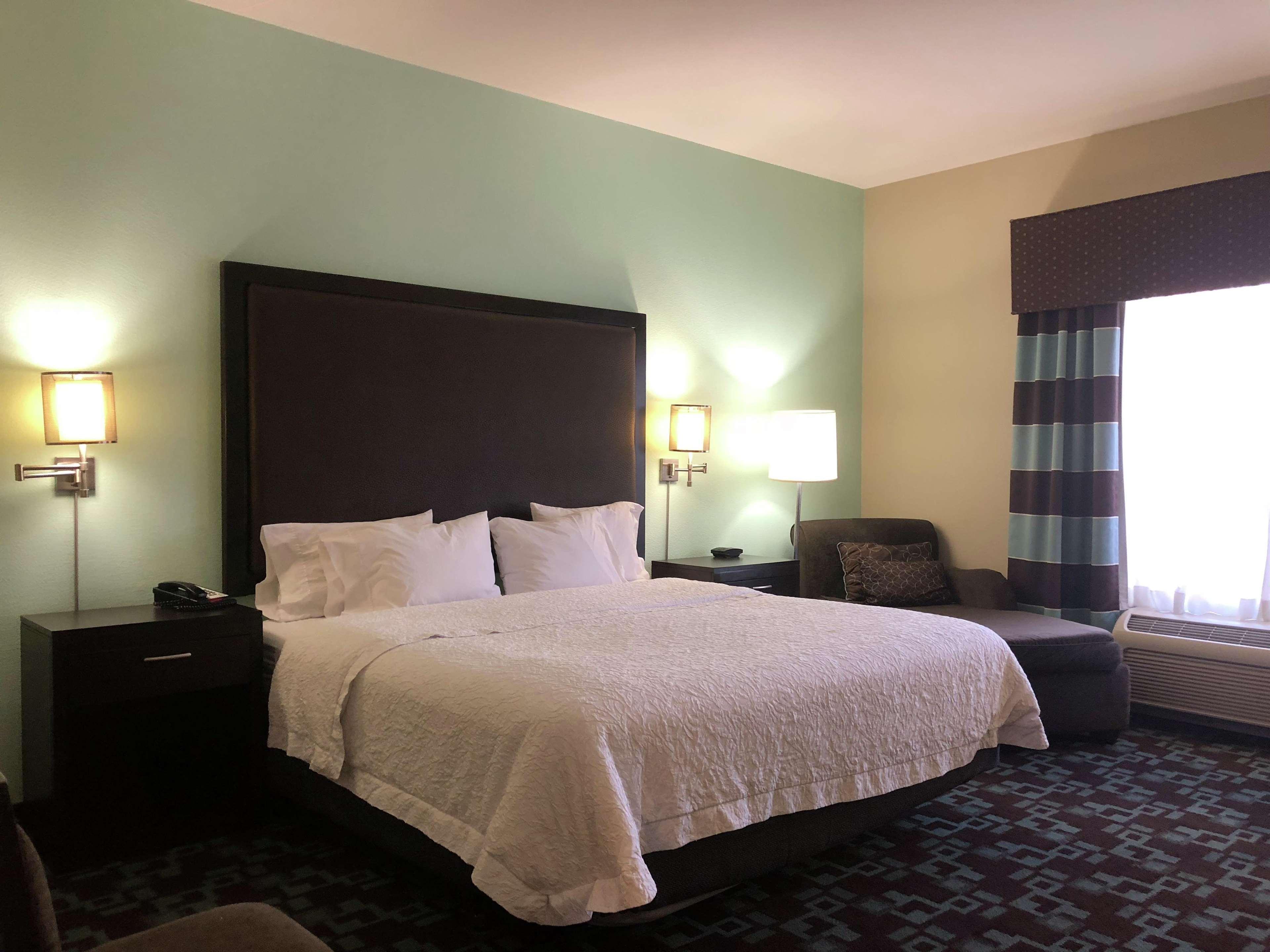 Hampton Inn & Suites Nashville At Opryland Екстериор снимка