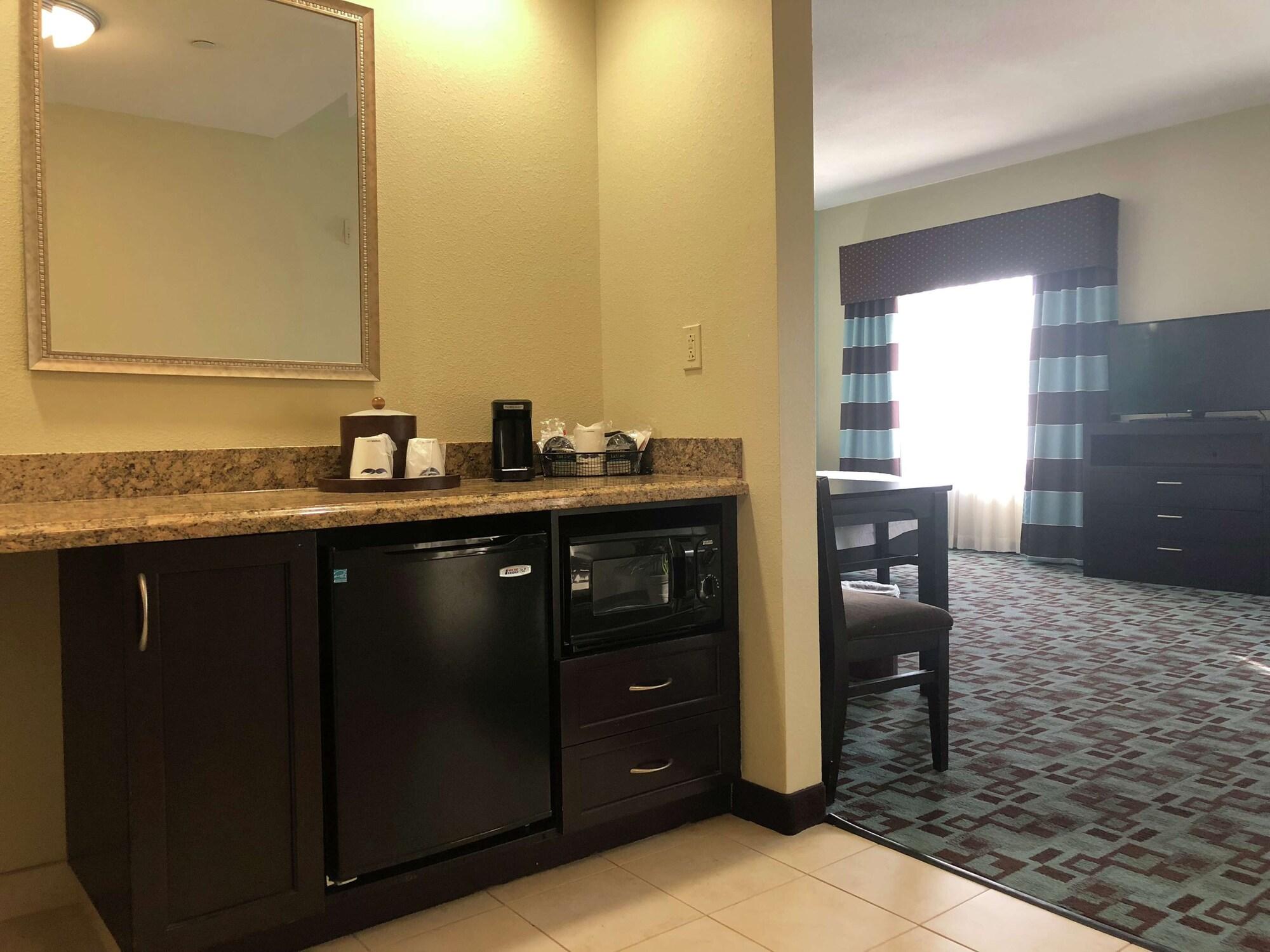 Hampton Inn & Suites Nashville At Opryland Екстериор снимка