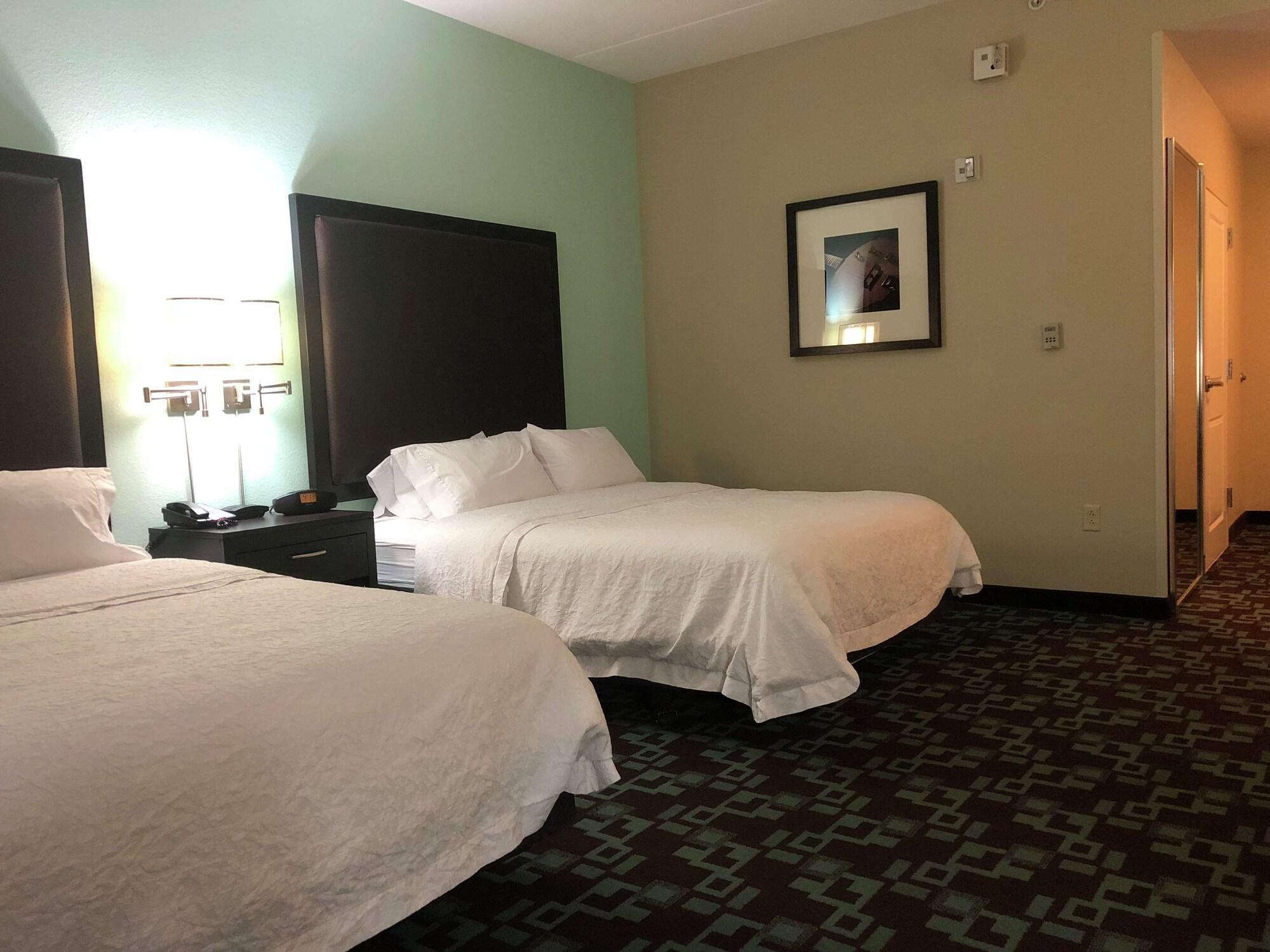 Hampton Inn & Suites Nashville At Opryland Екстериор снимка