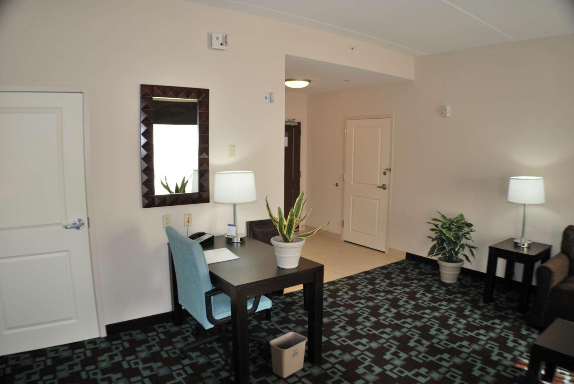 Hampton Inn & Suites Nashville At Opryland Екстериор снимка