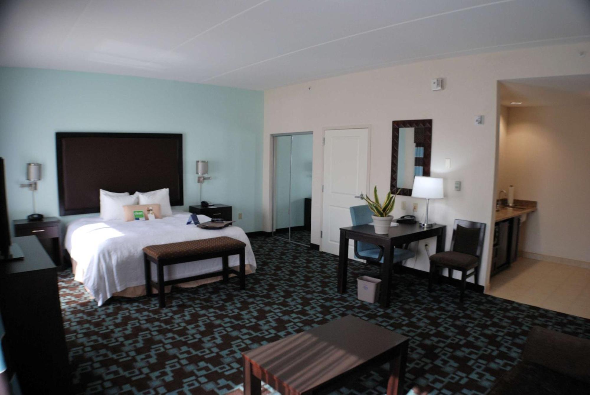 Hampton Inn & Suites Nashville At Opryland Стая снимка