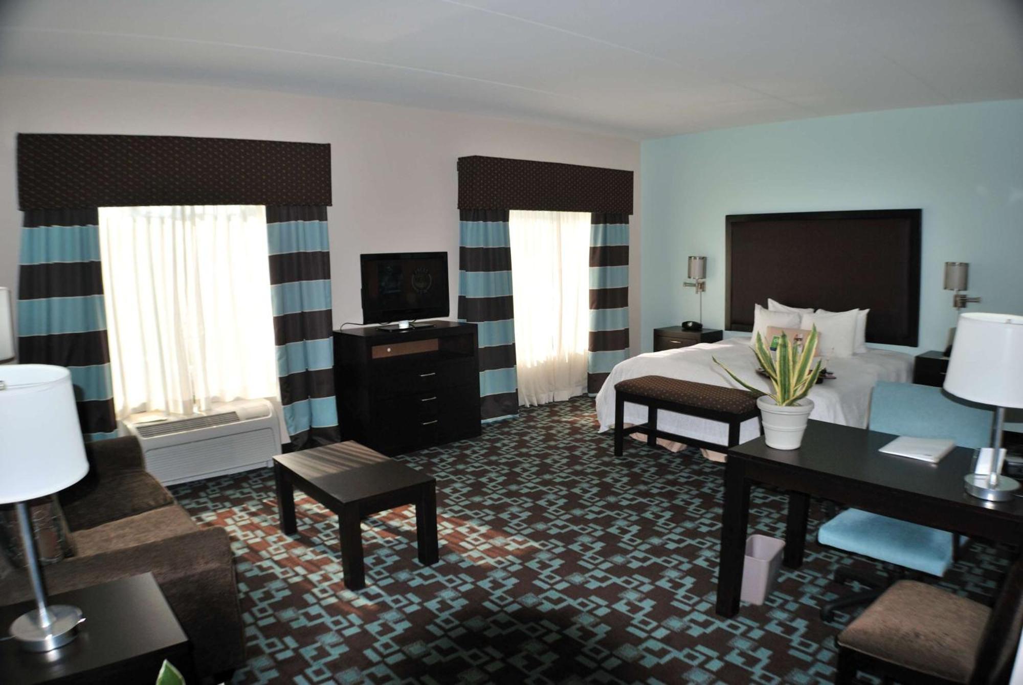 Hampton Inn & Suites Nashville At Opryland Екстериор снимка