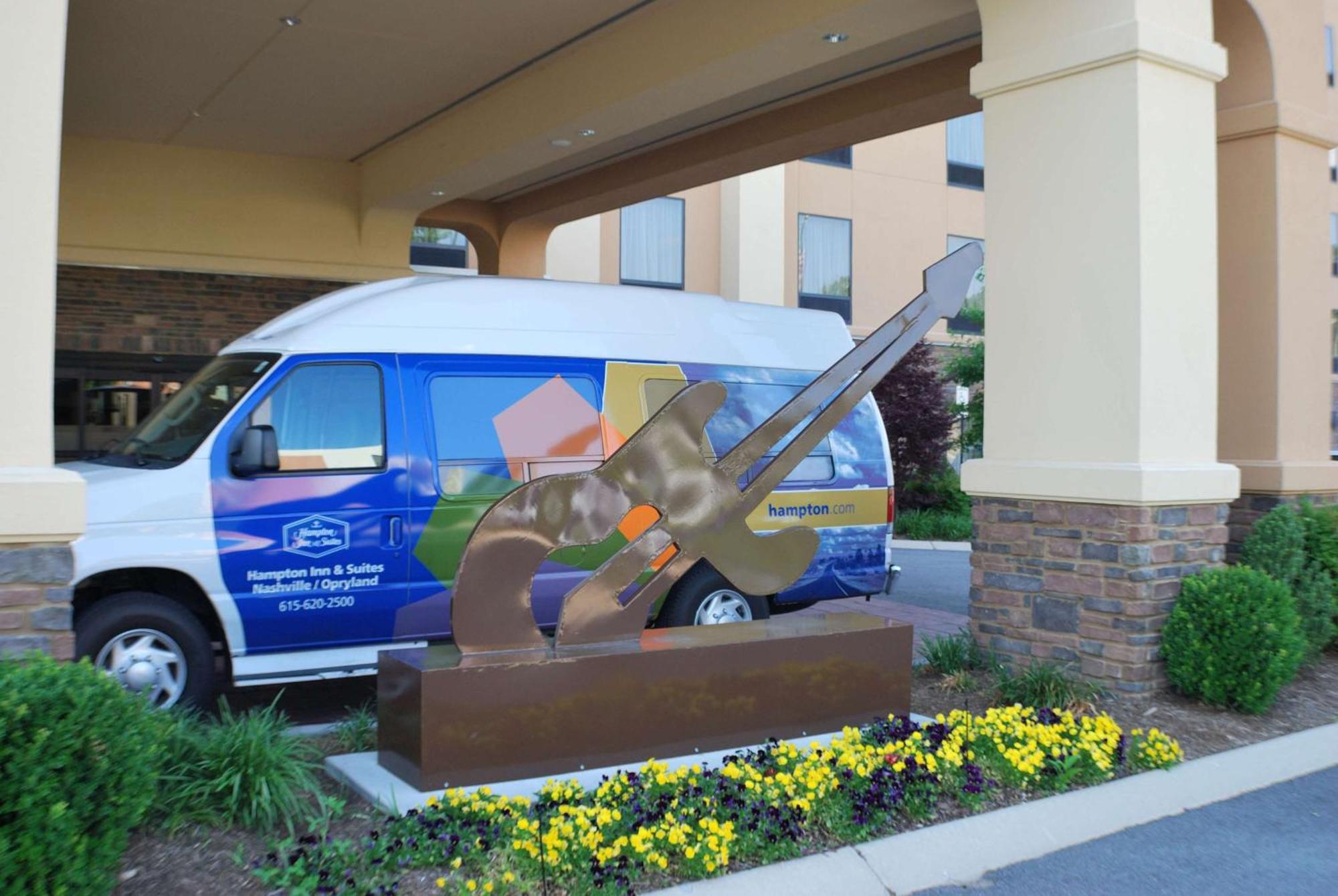 Hampton Inn & Suites Nashville At Opryland Екстериор снимка