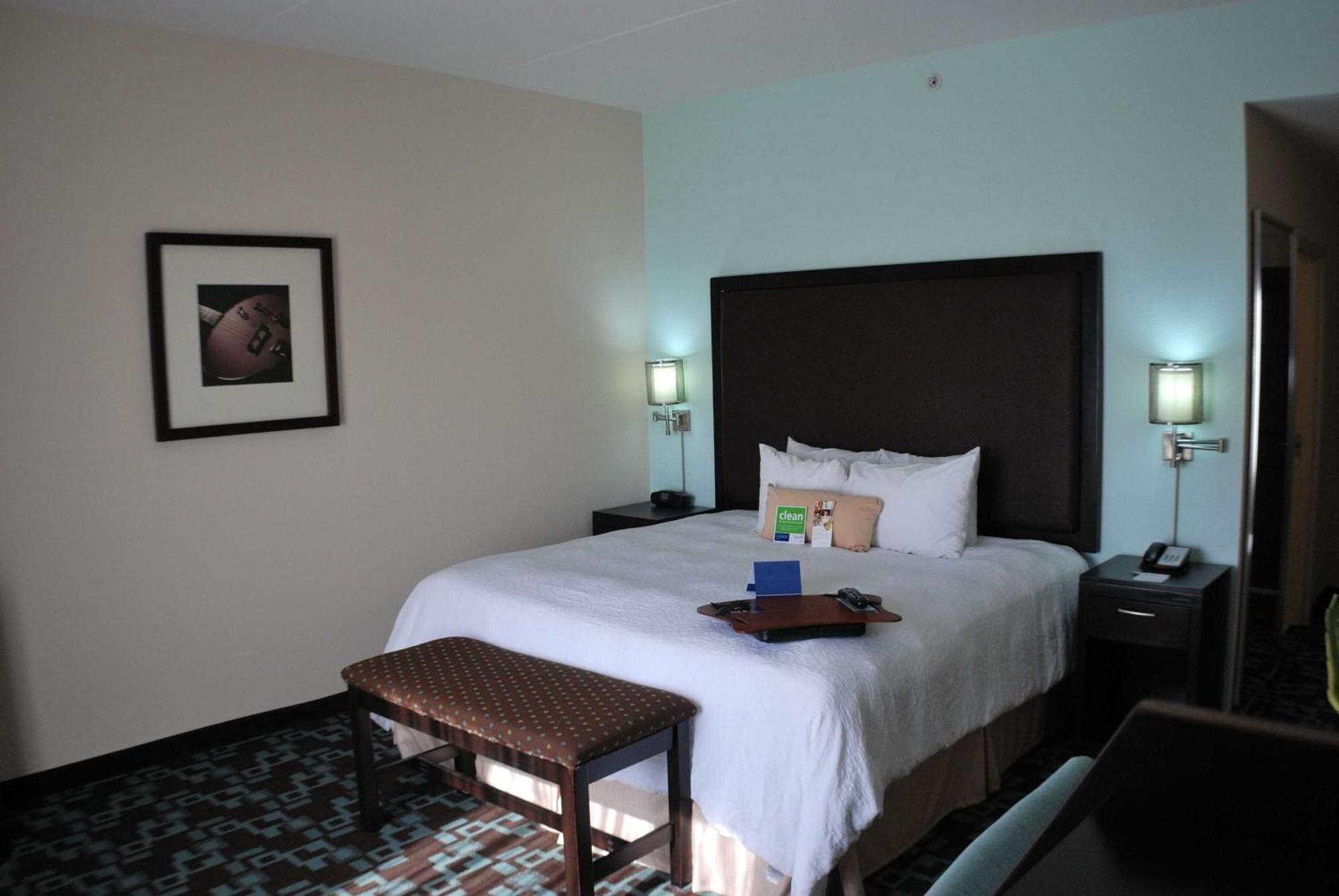 Hampton Inn & Suites Nashville At Opryland Екстериор снимка