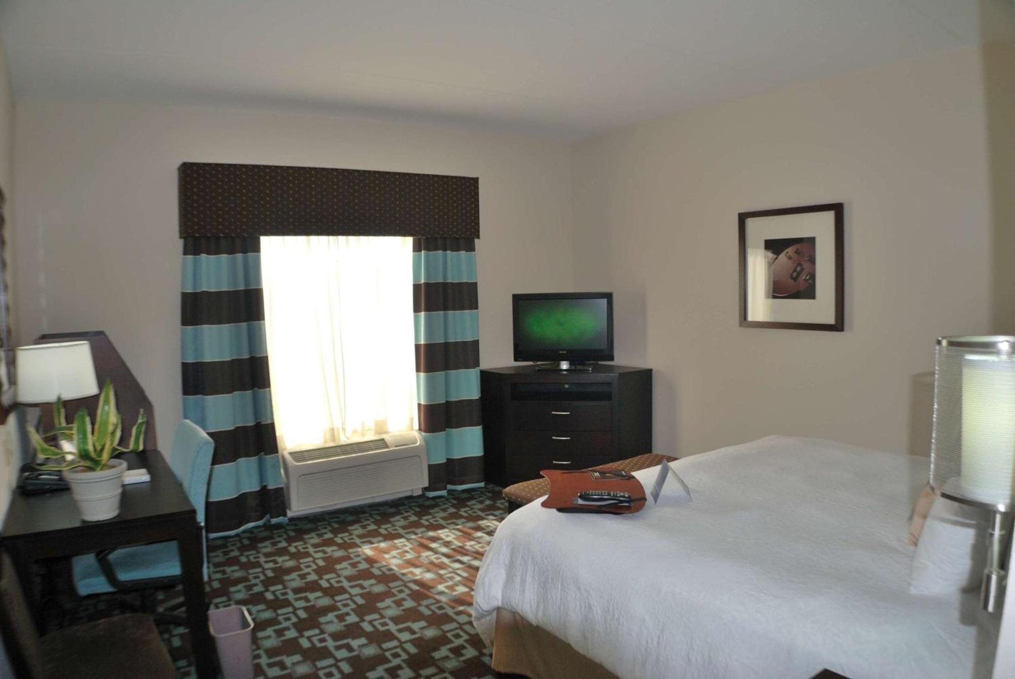 Hampton Inn & Suites Nashville At Opryland Екстериор снимка
