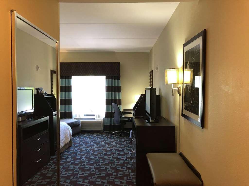 Hampton Inn & Suites Nashville At Opryland Стая снимка